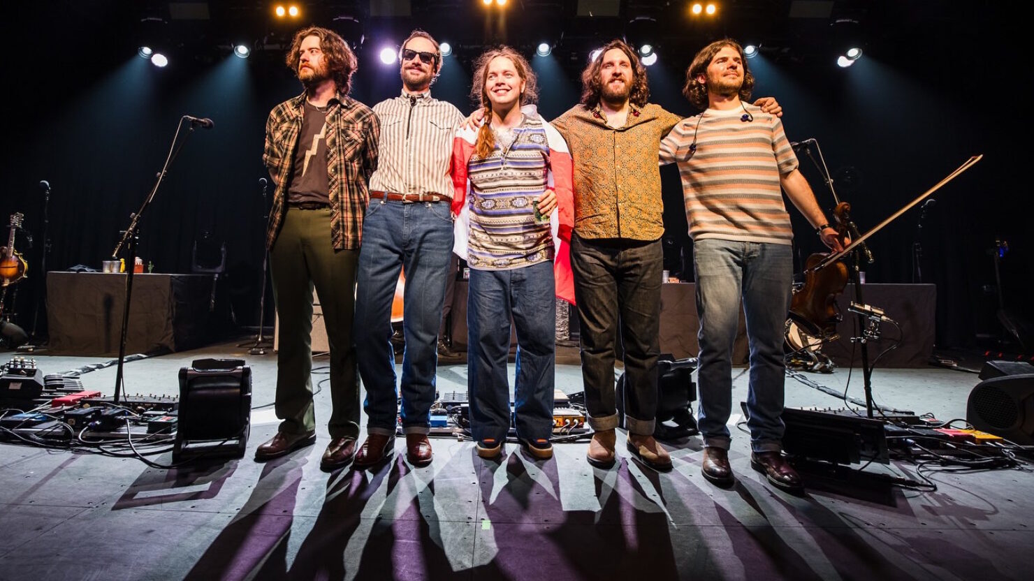 Billy Strings couvre «Dawg's Rag» de David Grisman à Vancouver