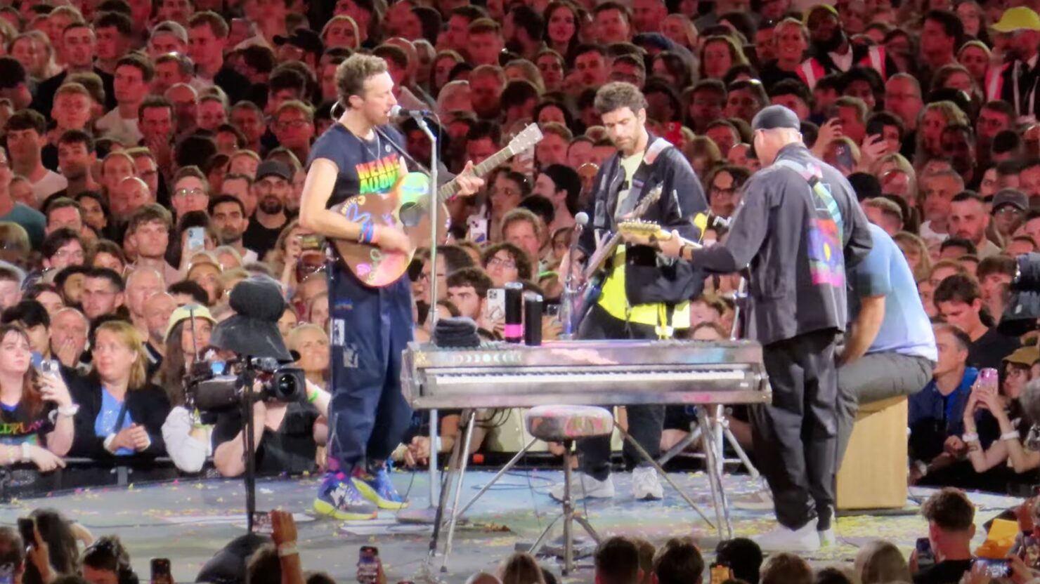Coldplay éclate des `` cimetières de Londres '' après 14 ans au stade Wembley