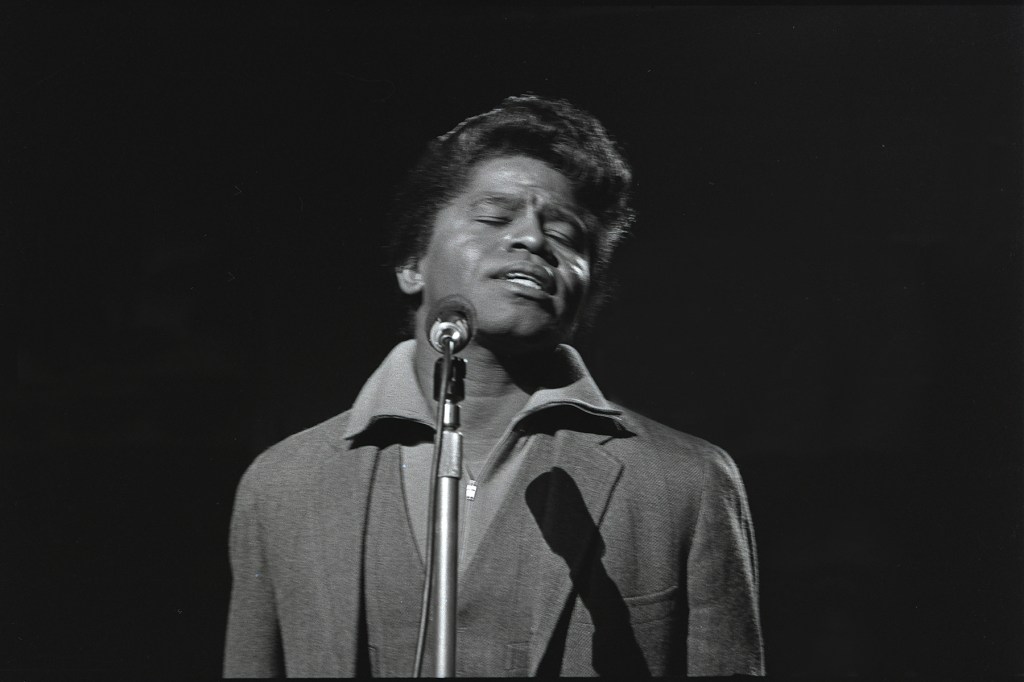 Comment le petit-fils décontracté de Luke et James Brown a lié une collaboration officielle «Super Bad»: `` Cela met mon grand-père dans le futur ''