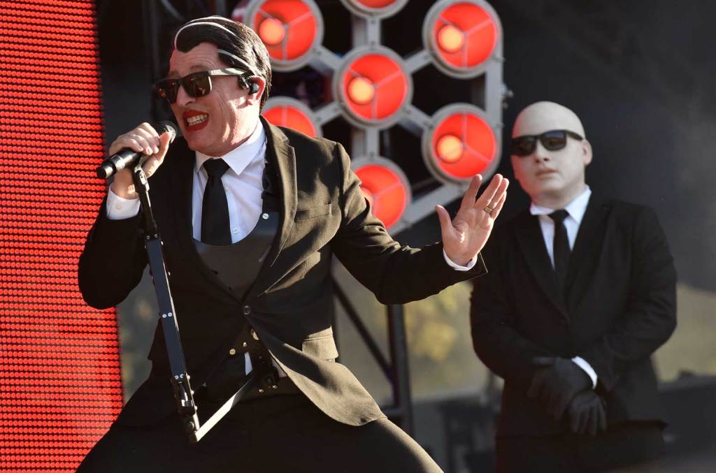 Maynard James Keenan réfléchit sur l'interdiction du concert du téléphone: «La chose que vous obtenez sur votre téléphone est nul»