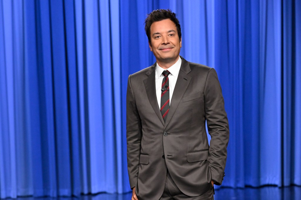 Regardez Jimmy Fallon décomposer `` Bad Blood '' de Trump & Poutine en utilisant les titres de chansons de Taylor Swift