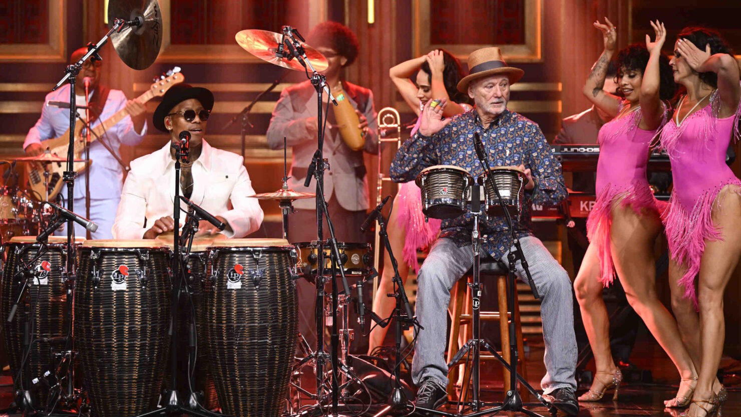 Regardez Pedrito Martínez Group et Bill Murray allumer 'The Tonight Show' avec 'Ilusión Óptica'