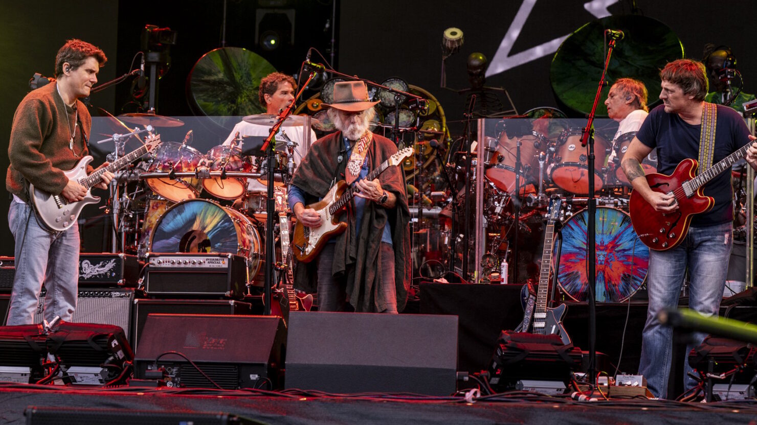 Sturgill Simpson rejoint Dead & Company pour Magical 'Morning Dew' à San Francisco