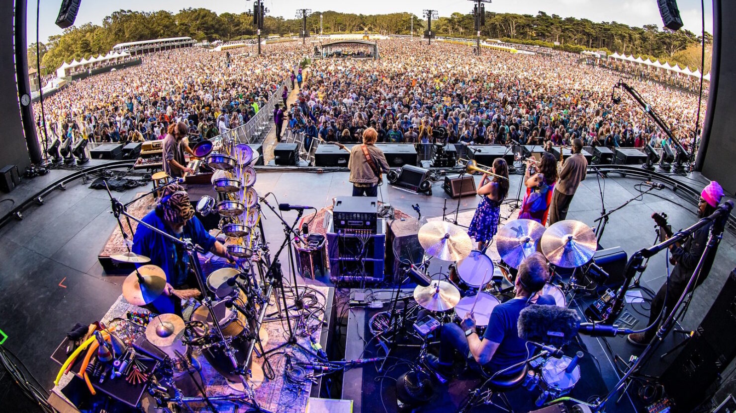 Trey Anastasio Band honore Jerry Garcia avec une couverture sincère de la «Mission in the Rain» à Golden Gate Park