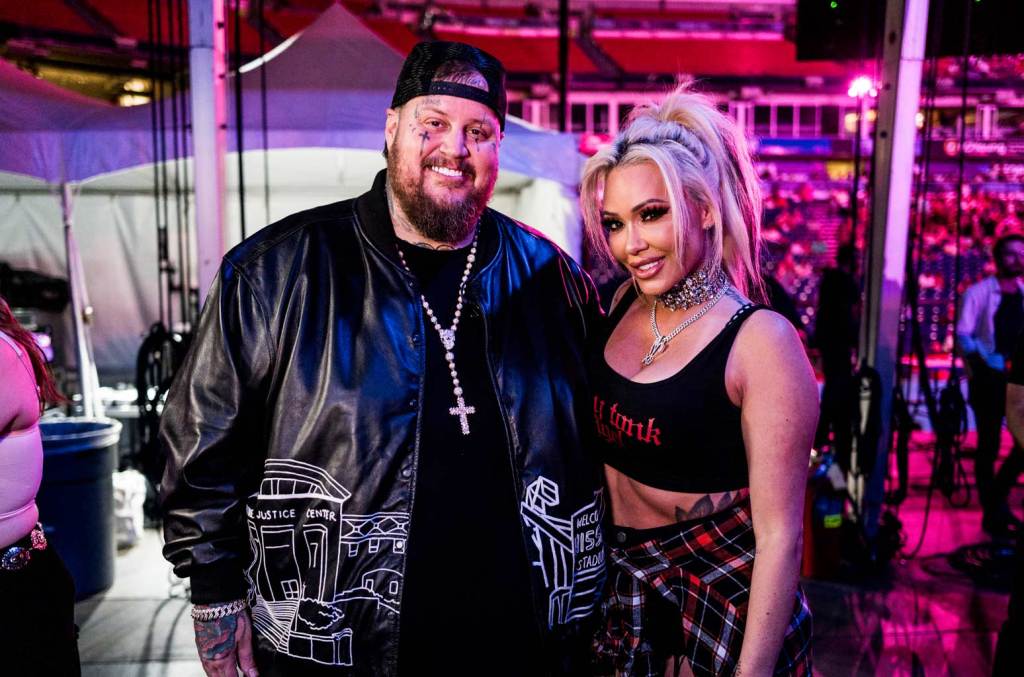 Voici pourquoi Bunnie Xo est resté en dehors des projecteurs avec Jelly Roll au milieu du voyage IVF