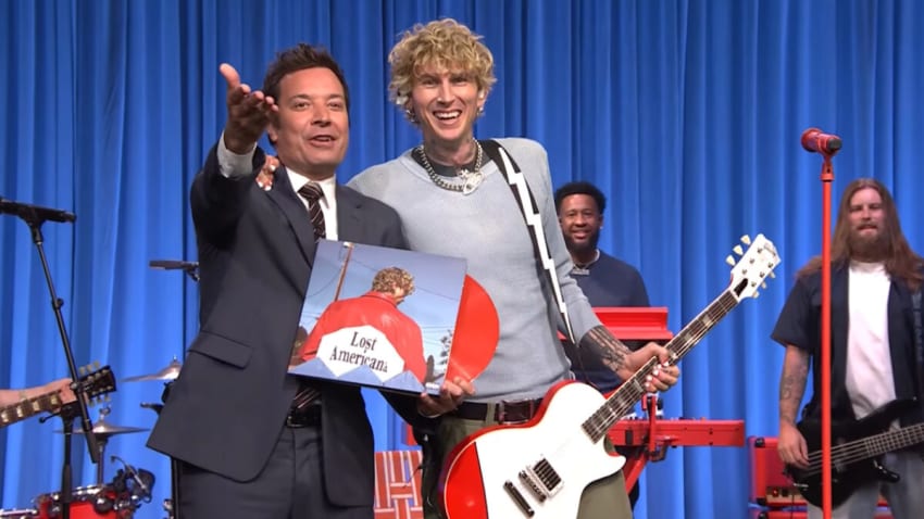 MGK aperçoit l'album «Lost Americana» et parle de la narration de la bande-annonce de Bob Dylan sur «The Tonight Show»