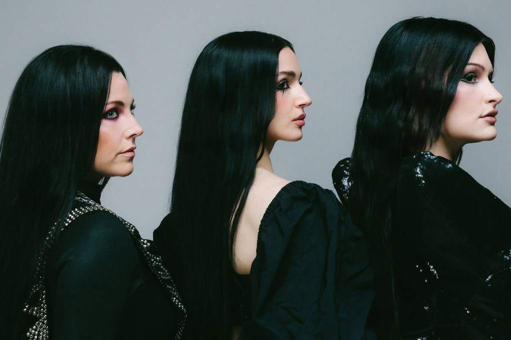 Poppy, `` End Of You '' de Poppy, Amy Lee et Courtney Laplante commencent au n ° 1 sur Hot Hard Rock Songs Chart