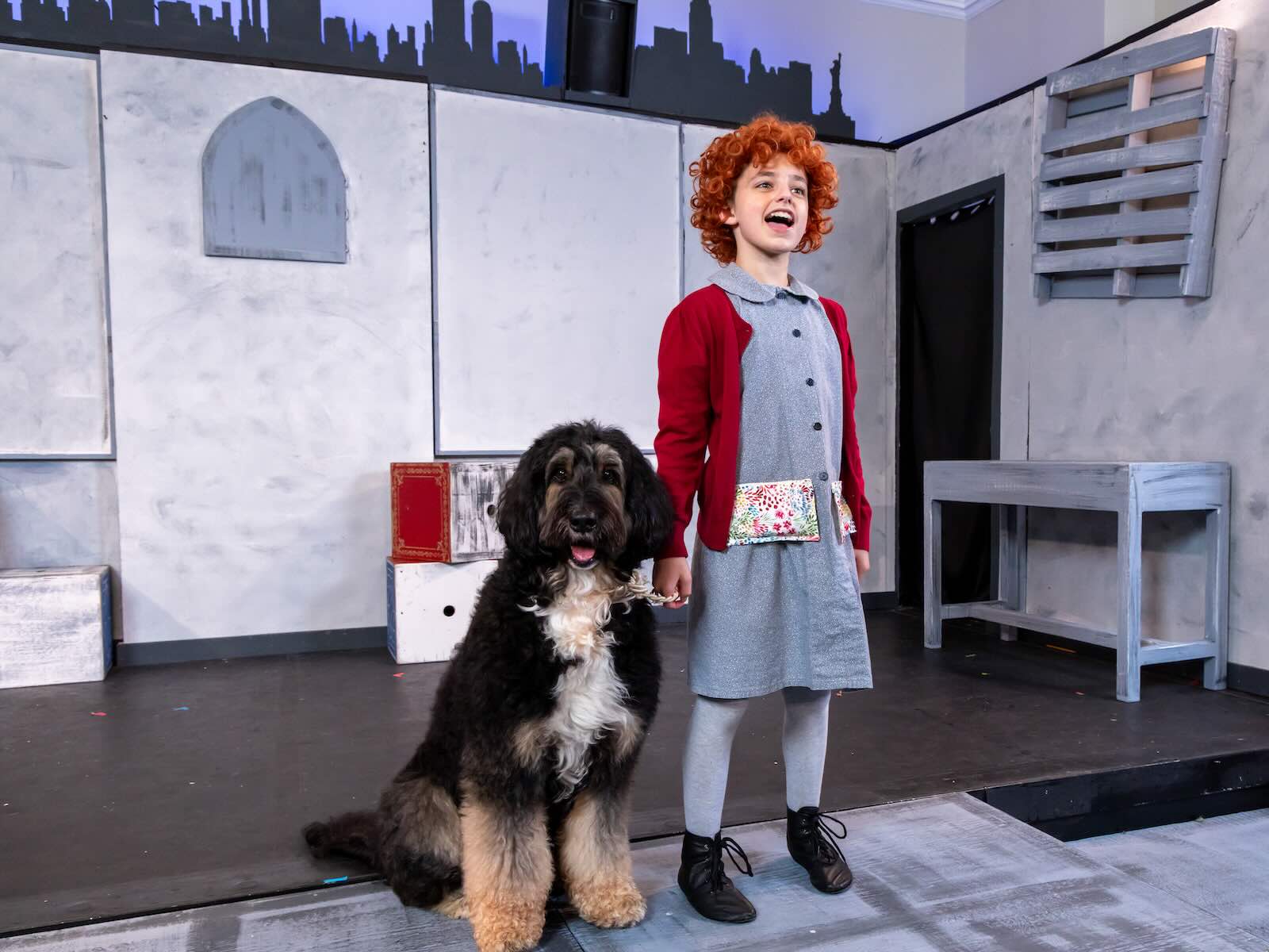 `` Annie '' abonde avec l'optimisme au Compass Rose Theatre