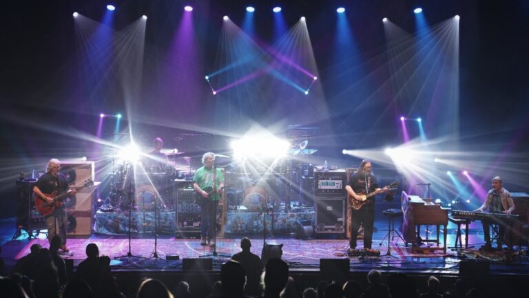 Dark Star Orchestra établit des plans pour 2025-2026 Cosmic New Year's Eve Run