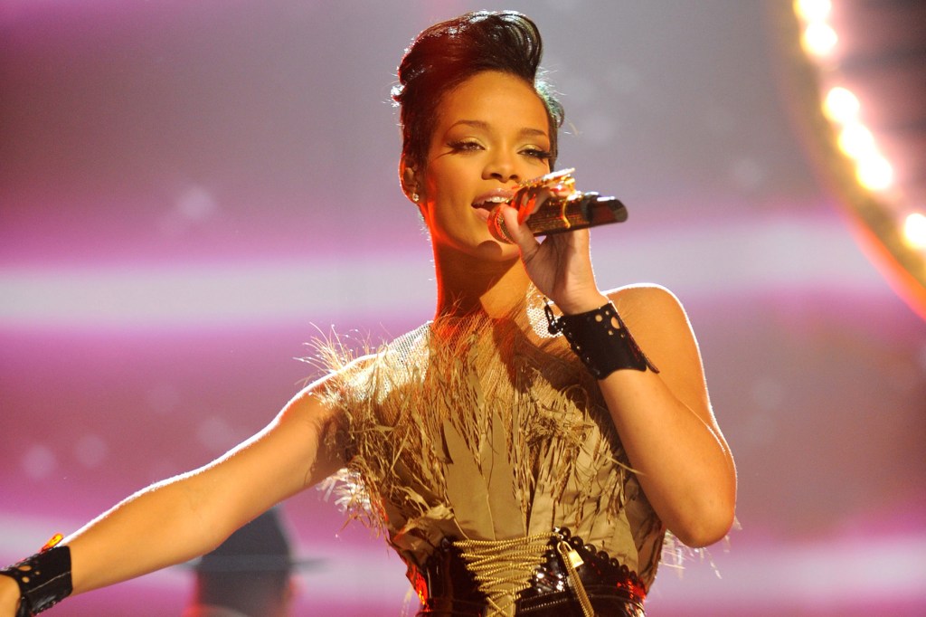 `` Dishins '' de Rihanna, de 2007, se brise enfin sur le Hot 100 - voici pourquoi