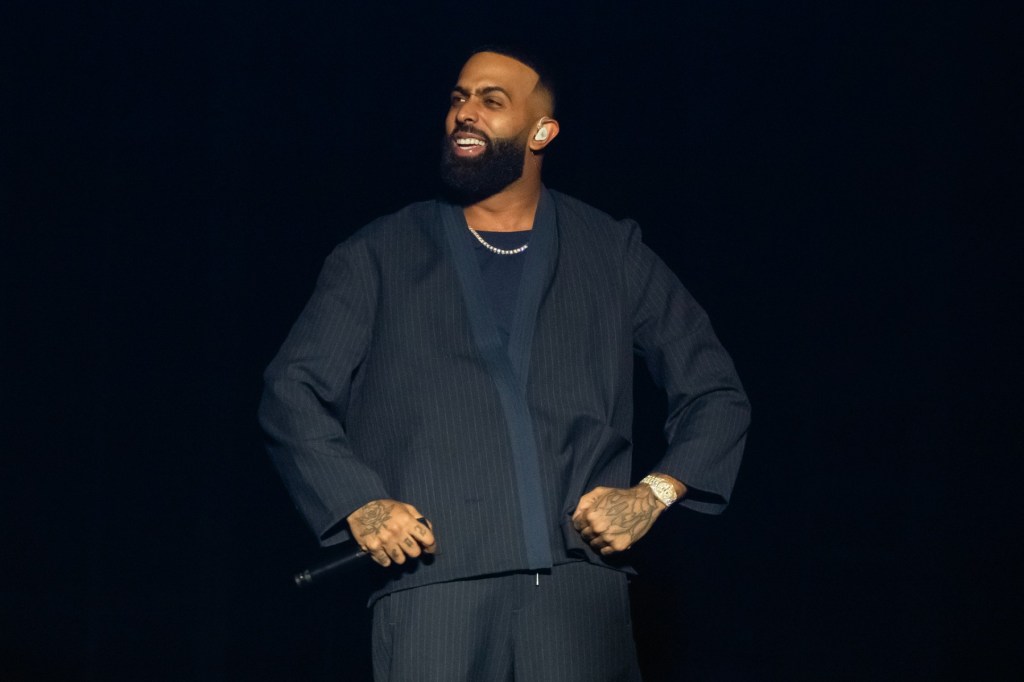 Eladio Carrión délivre de l'énergie de niveau suivant au Barclays Center avec des invités étoiles, des visuels rétro-futuristes et du flair Yakuza: 5 meilleurs moments
