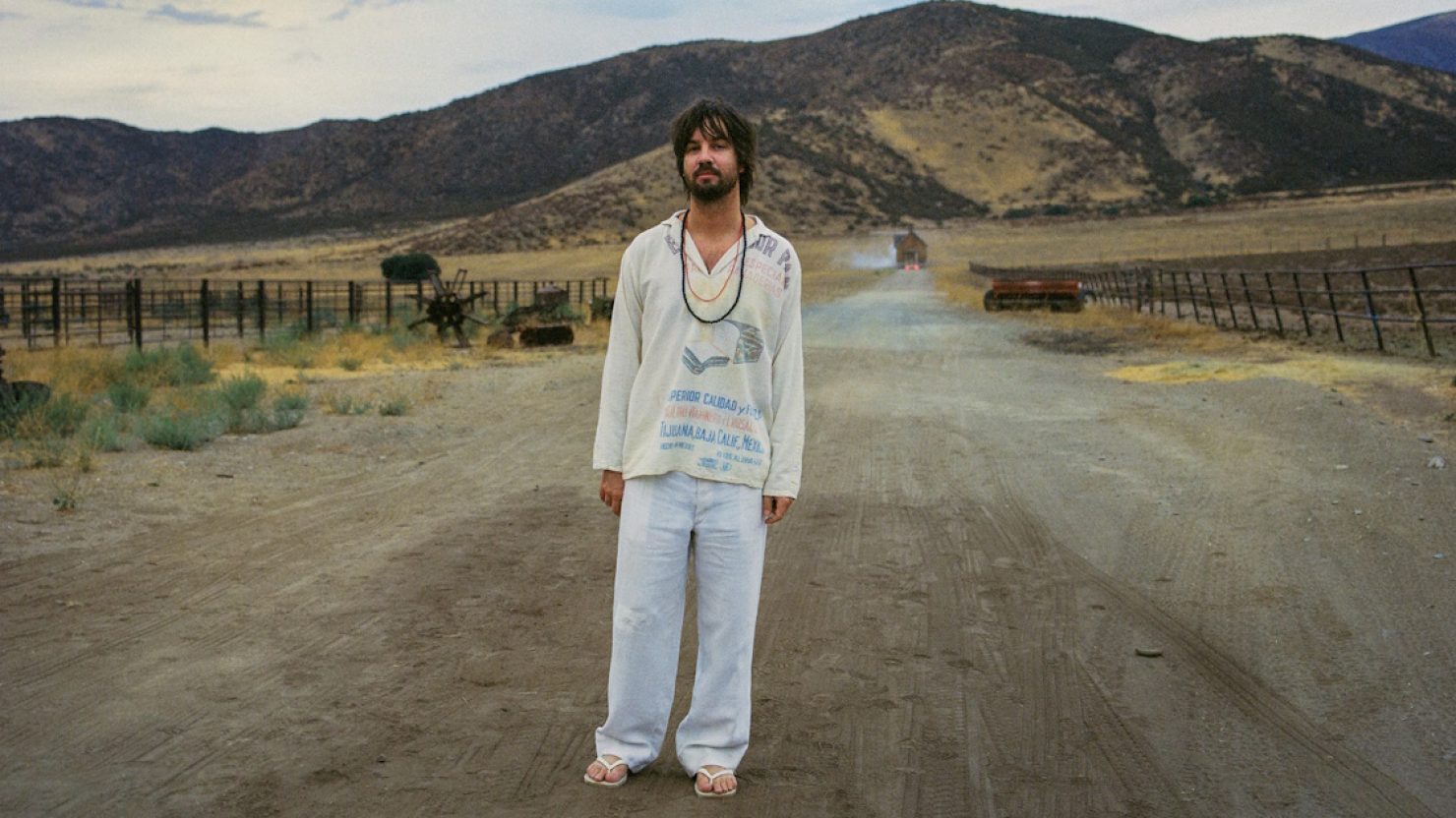 Impala apprivoisé coule les dents dans un nouveau single «dracula»