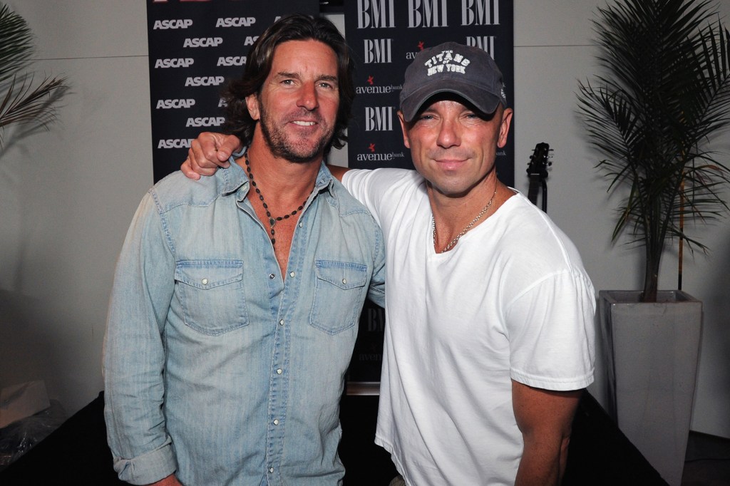 Kenny Chesney rend hommage à 'Brother of the Sun' Brett James avec un `` adieu très difficile ''