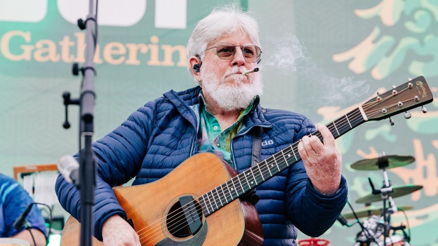 L'incident de fromage à cordes flanque à travers des couvertures sur le thème des mauvaises herbes à Cannifest