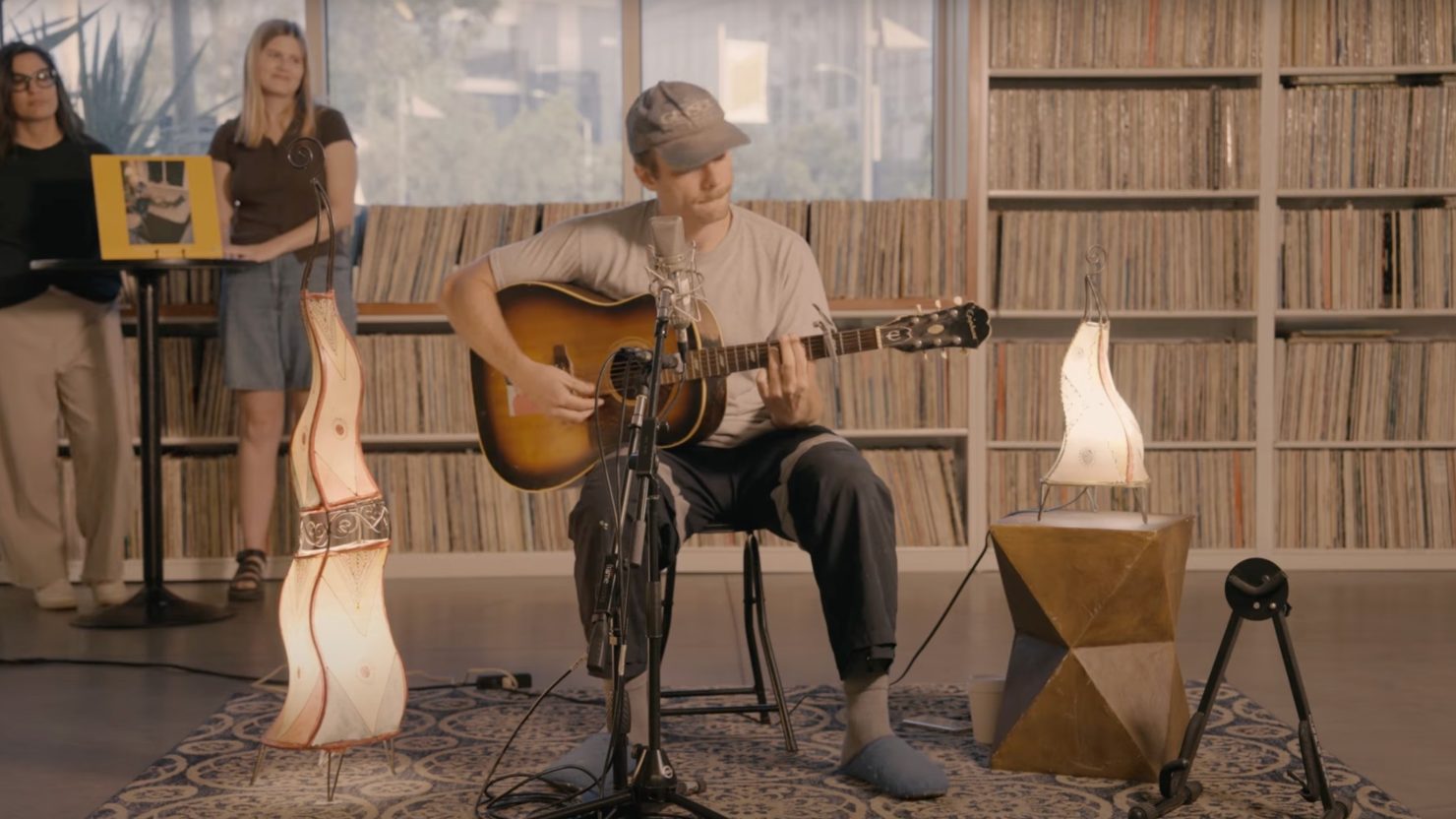 Mac DeMarco propose des joyaux «guitare» pour la session acoustique solo de KCRW