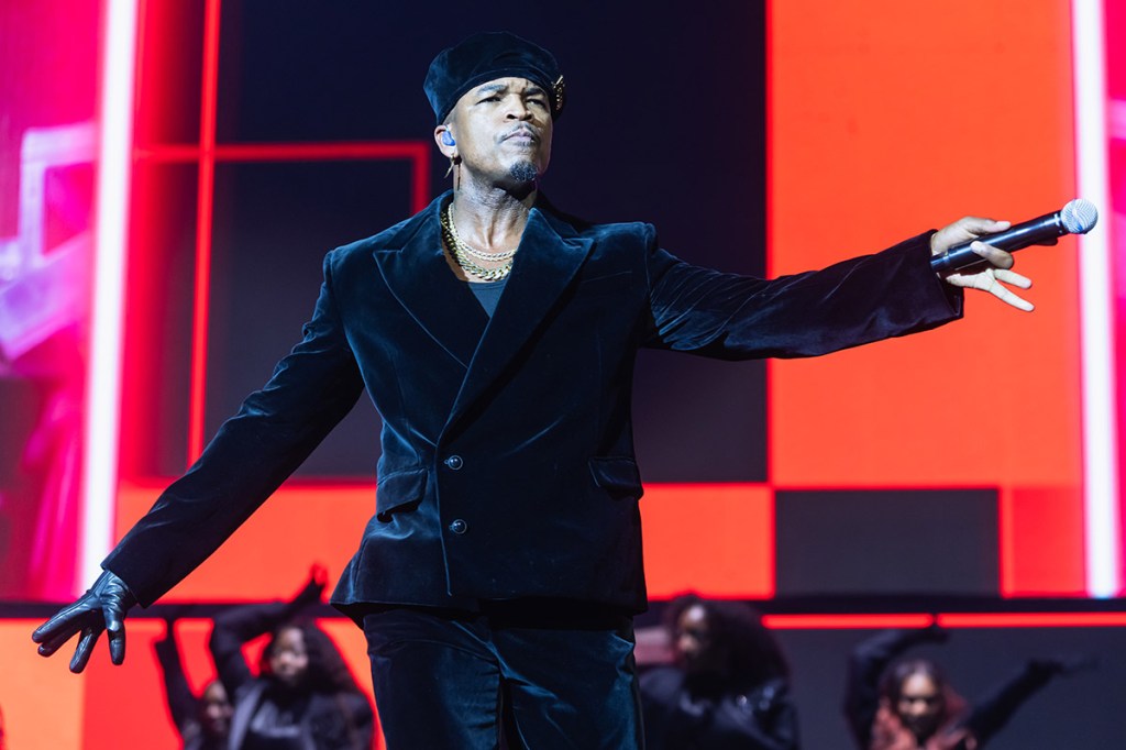 Ne-yo réagit à Fan Fan qui s'est précipité sur scène pendant la performance du Japon: "Ne me essayez pas"