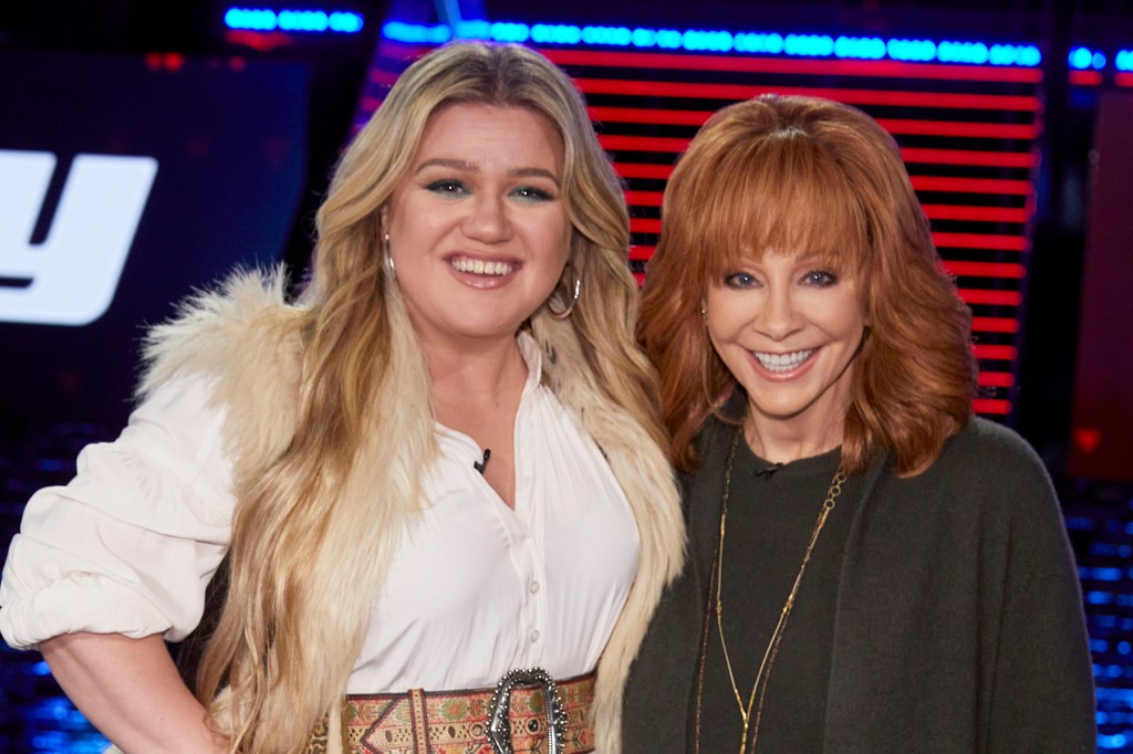 Reba McEntire partage comment les enfants de Kelly Clarkson font après la mort de Brandon Blackstock: `` Nous savons que Dieu a ça ''
