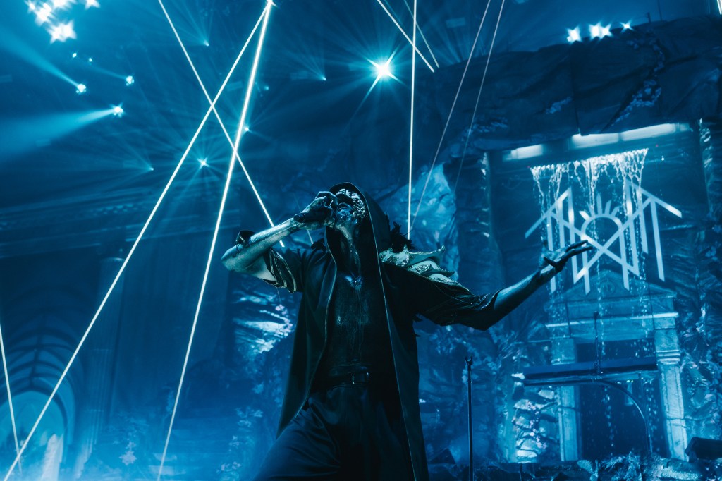 Sleep Token hypnotise les ventilateurs avec un spectacle électrique au Barclays Center