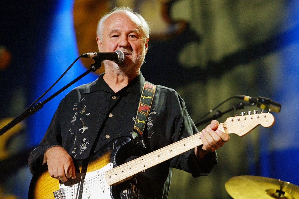 Sonny Curtis, membre des grillons qui a écrit le thème de «Mary Tyler Moore Show», décède à 88 ans