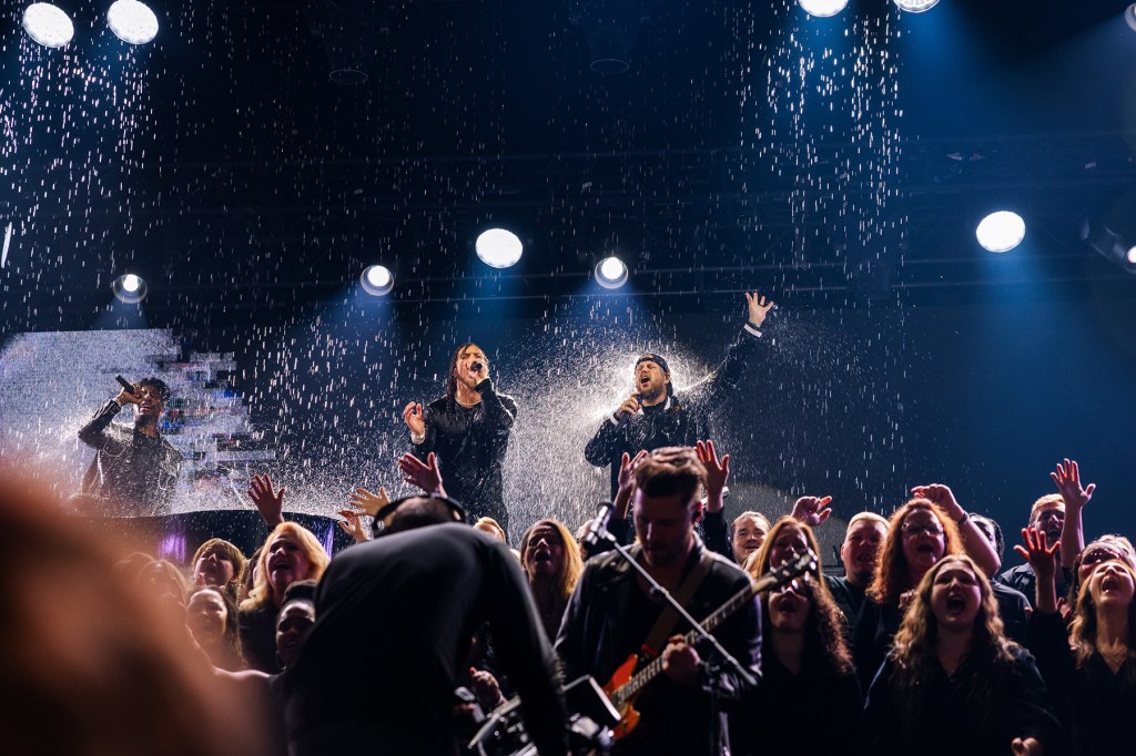 Forrest Frank, Brandon Lake, Jelly Roll et Leanna Crawford remportent gros aux GMA Dove Awards 2025