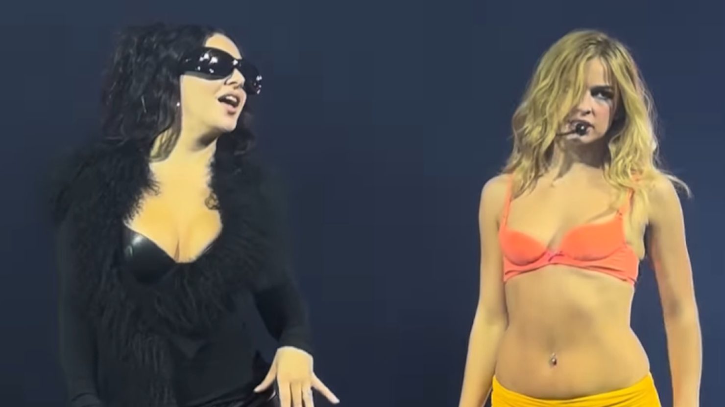 Addison Rae fait sortir Charli XCX au LA Greek Theatre