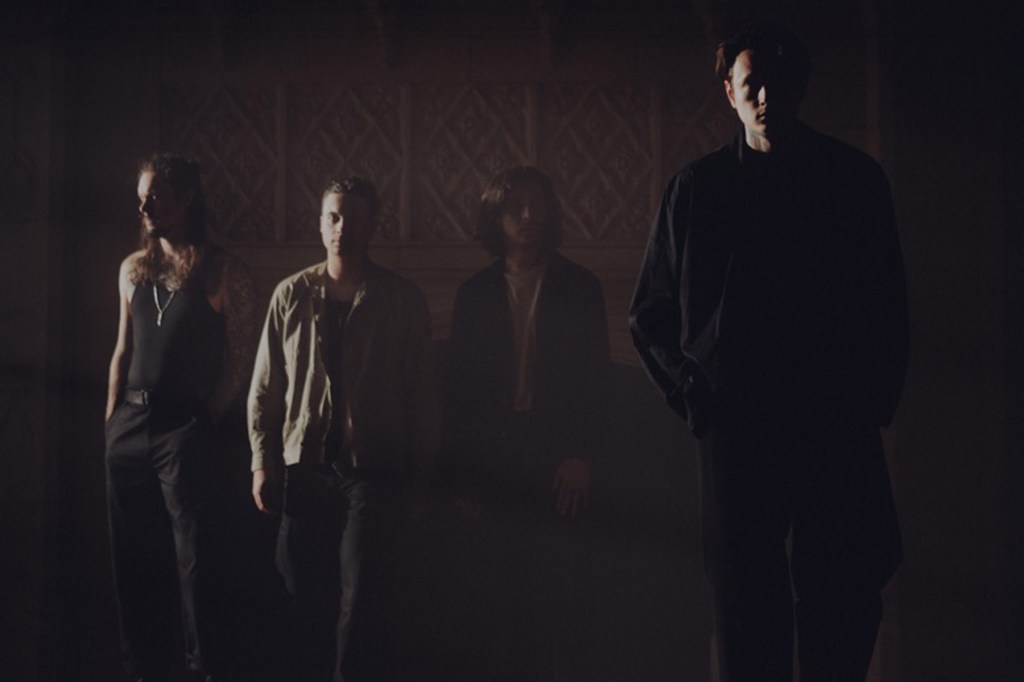 Bad Omens remporte sa plus rapide ascension au numéro 1 avec « Spectre »