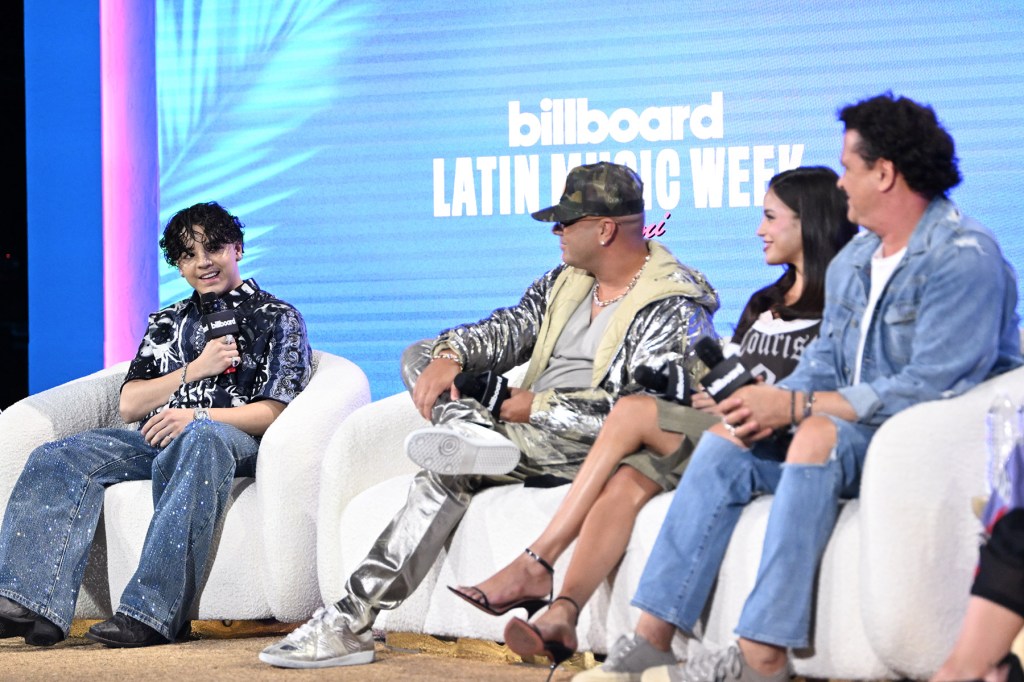 Carlos Vives, Wisin, Emilia et Xavi se lient lors de la Coupe du monde à la Latin Music Week : « Le football est l'amour »