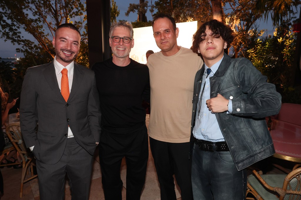 J Balvin et Xavi honorent Nir Seroussi en tant que directeur de l'année des Latin Power Players : "Vous méritez cela"
