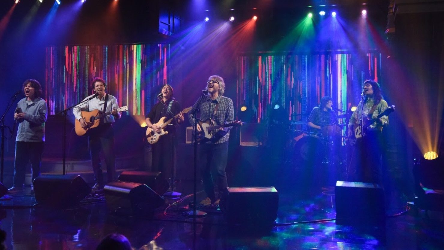 Jeff Tweedy apporte les serre-livres « Twlight Override » à « Colbert »