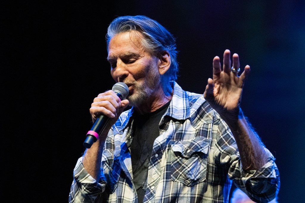 La Maison Blanche double la mise sur la vidéo du bombardier d'excréments "No Kings" de Trump avec le mème "Top Gun" après la plainte de Kenny Loggins