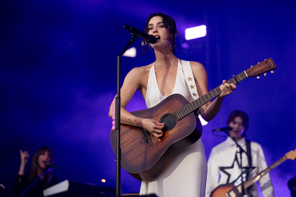 Le spectacle Red Rocks de Gracie Abrams sera diffusé en direct sur Apple Music Live