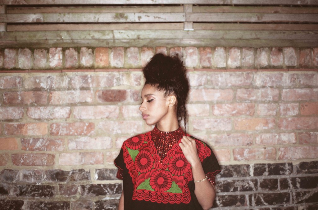 Lianne La Havas revient avec le premier nouveau single en 5 ans: «Il s'agit de vulnérabilité et d'honnêteté»