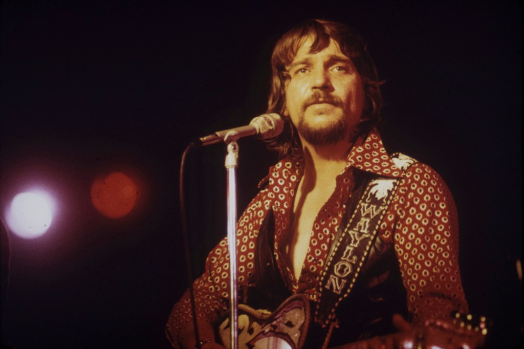 « Songbird » de Waylon Jennings s'élève dans le top 10 sur cinq palmarès Billboard