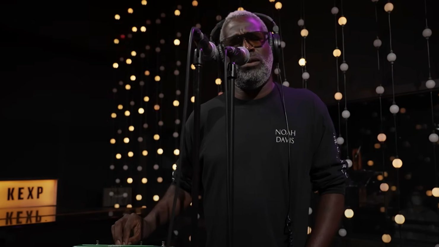 TV sur la radio Tunde Adebimpe présente le début en solo 'thee Black Boltz' sur KEXP