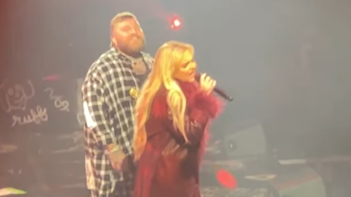 Teddy Swims & Tones et moi interprétons ensemble "Gone Gone Gone" à Melbourne