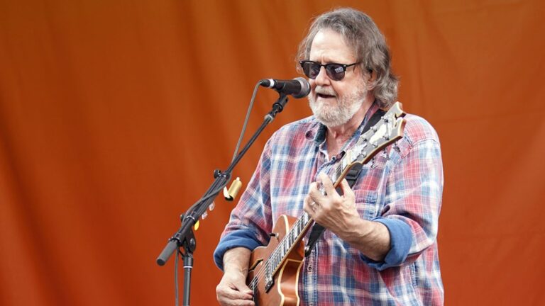 John Bell de Widespread Panic chantera l&rsquo;hymne national lors du match de football Géorgie contre Texas NCAA