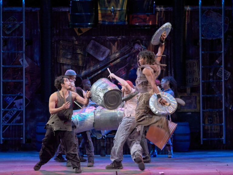 Le percussif inventif &lsquo;STOMP&rsquo; fait du bruit au National