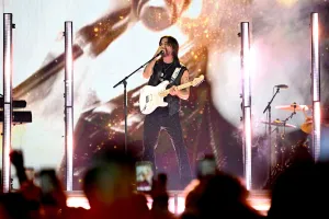 MIAMI, FLORIDE - 19 FÉVRIER : Juanes se produit lors du 38e Premio Lo Nuestro d'Univision au Kaseya Center le 19 février 2026 à Miami, Floride. (Photo de Jason Koerner/Getty Images)
