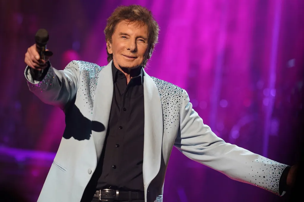 Barry Manilow reporte d'autres spectacles après une visite « déprimante » chez le médecin suite à une opération contre le cancer