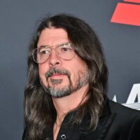 Dave Grohl a assisté à 430 séances de thérapie depuis qu&rsquo;il a eu un enfant en dehors de son mariage : « J&rsquo;avais besoin de m&rsquo;arrêter et de m&rsquo;asseoir avec moi-même »