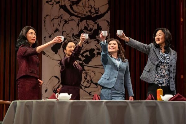 Des femmes gravissent les échelons de la finance d&rsquo;entreprise dans le Off-Broadway des « Républicains chinois » au Roundabout Theatre Company
