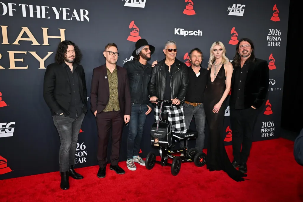 Foo Fighters présente un lot de nouvelles chansons Riotous du 12e album sans titre sur un site interactif