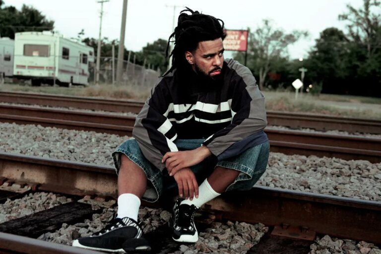 J. Cole atteint le septième album n°1 du Billboard 200 avec « The Fall-Off »