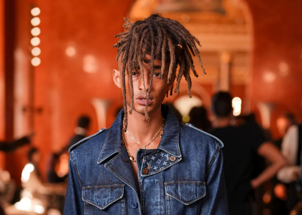 Jaden Smith veut nourrir les personnes sans logement dans les quartiers défavorisés de Los Angeles et répandre la positivité à travers sa marque « I LOVE YOU »