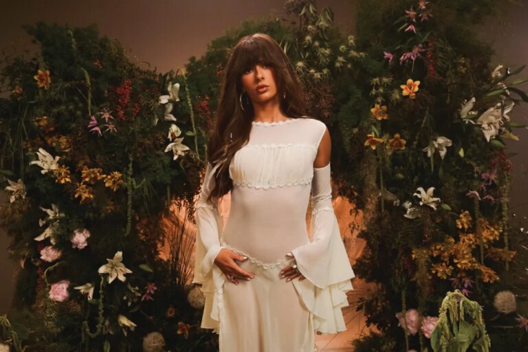 « Choosin&rsquo; Texas » d&rsquo;Ella Langley est à égalité pour la plus longue course n°1 pour une femme solo dans le classement Country Airplay depuis 2010