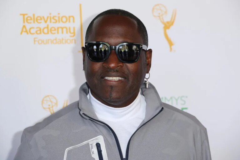 « One Night » au numéro 1 : Johnny Gill règne sur le classement des diffusions R&B pour adultes