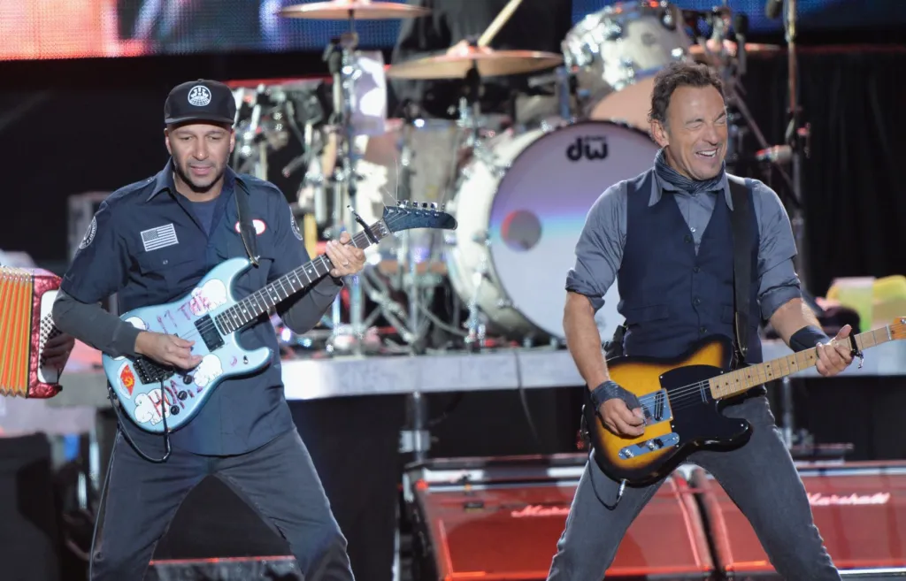 Tom Morello reporte ses concerts solo pour rejoindre la tournée américaine Land of Hope and Dreams de Bruce Springsteen : "In The Spirit of Freedom, Justice and Rock N' Roll"