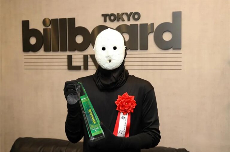 Uketsu parle de « Strange Maps » en tête du classement inaugural des livres du Billboard Japan, des influences musicales et de l&rsquo;écriture pour « One Reader » : interview