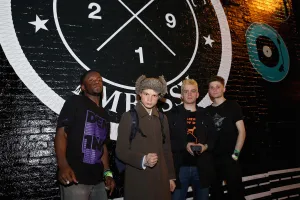 De gauche à droite : Morgan Simpson, Geordie Greep, Cameron Picton et Matt Kelvin de black midi assistent à l'ATC lors de la conférence et des festivals SXSW 2019 à Latitude 30 le 12 mars 2019 à Austin, Texas.