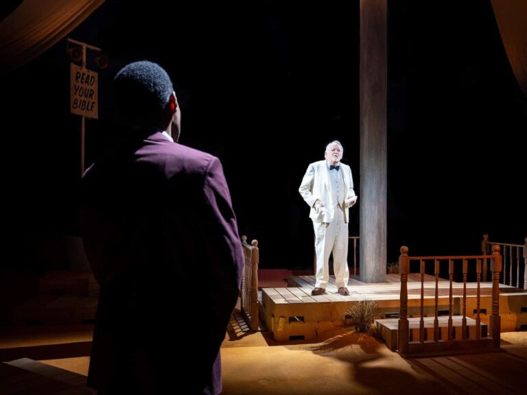 Arena Stage fait revivre « Inherit the Wind » pour une nouvelle ère de batailles culturelles